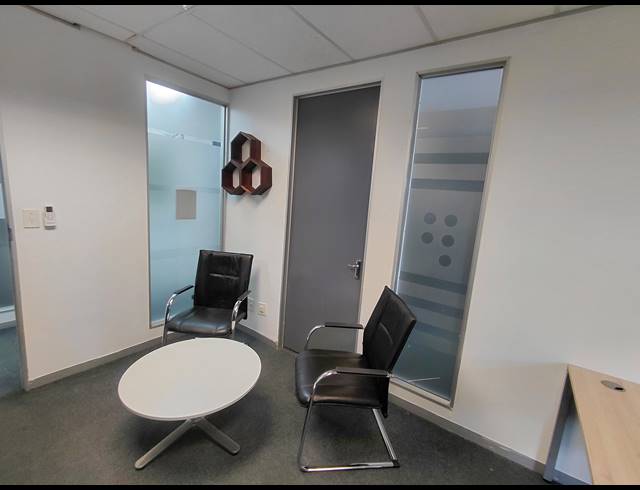 22M² OFFICE TO LET IN FOURWAYS